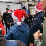 Bild vom Start der 3.te Wupperberge Glühwein-Wanderung 2024 - Viele hatten eine Weihnachtsmütze auf